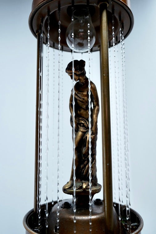 Popular oil rain lamp designs from the 1960s and 1970s, symbolizing retro-futurism.